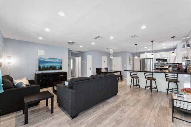 4 of 35 - 1631 N Andrews Square, Fort Lauderdale, FL