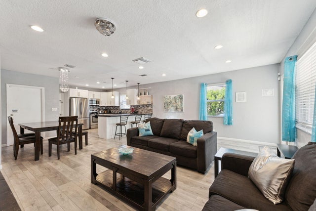 5 of 35 - 1631 N Andrews Square, Fort Lauderdale, FL