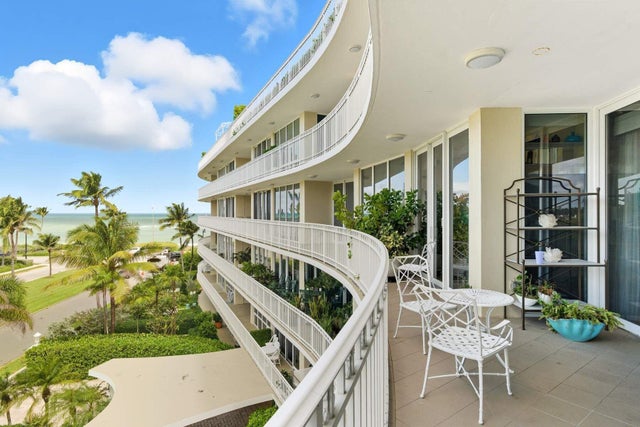 1 of 28 - 100 Royal Palm Way #f4, Palm Beach, FL
