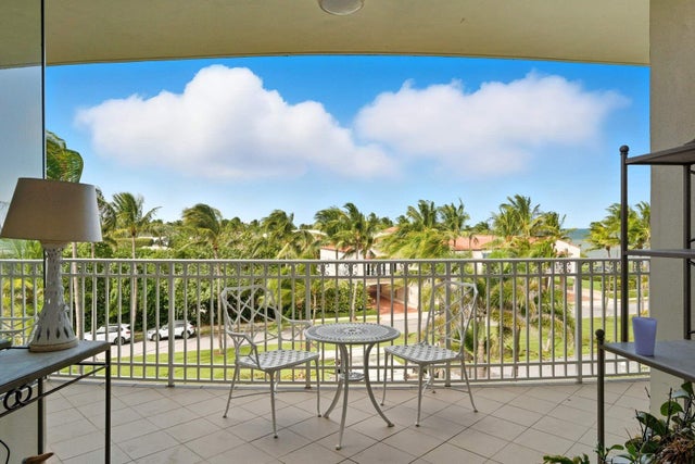 2 of 28 - 100 Royal Palm Way #f4, Palm Beach, FL