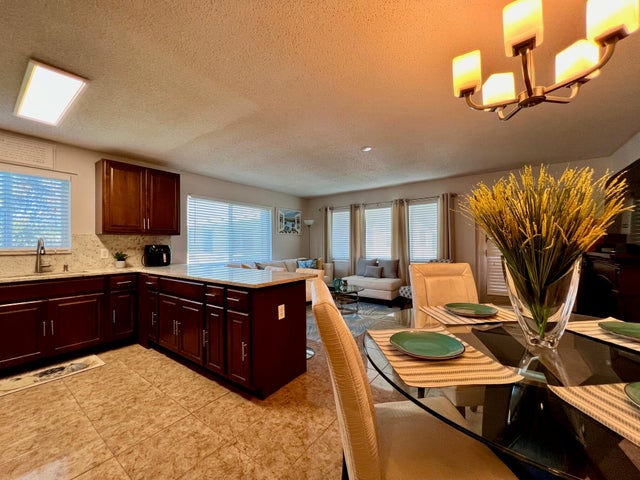4 of 17 - 136 Dorchester F, West Palm Beach, FL