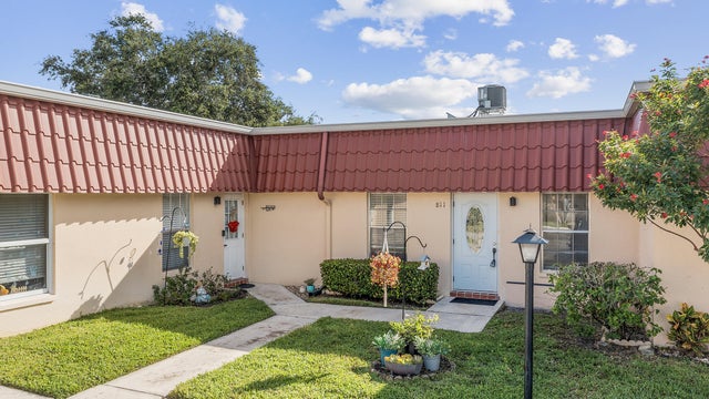2 of 38 - 811 Salem Lane, Lake Worth, FL