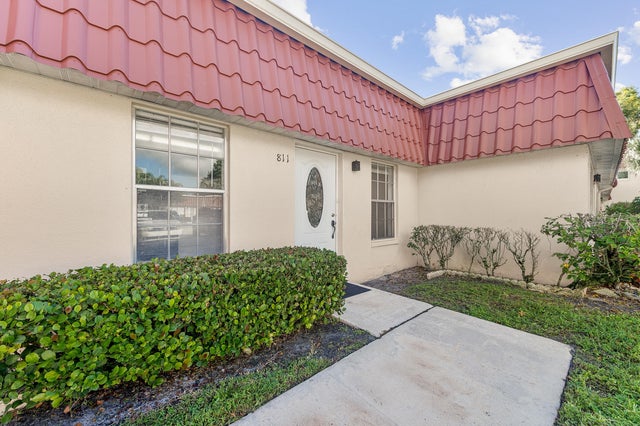 5 of 38 - 811 Salem Lane, Lake Worth, FL