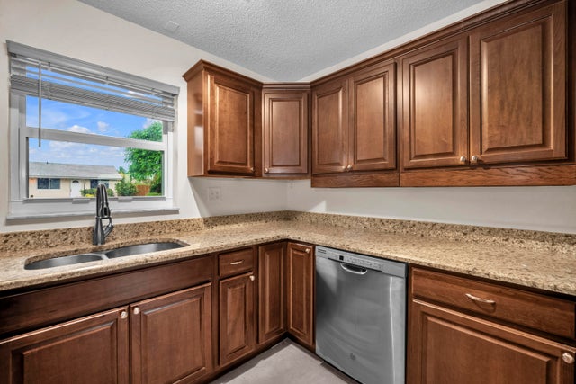 3 of 25 - 3298 Plaza Place, Lake Worth, FL