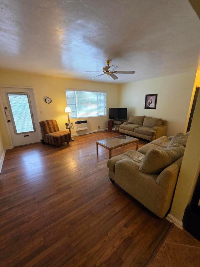 5 of 22 - 136 Evergreen Drive, Lake Park, FL