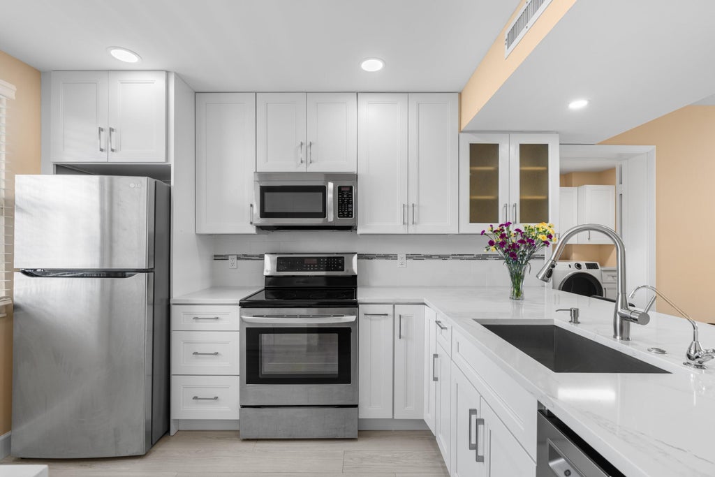6025 Balboa Cir #406, Boca Raton