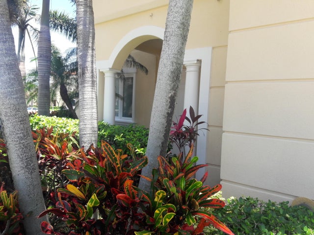 1 of 30 - 37 Harbour Isle Drive E #101, Fort Pierce, FL