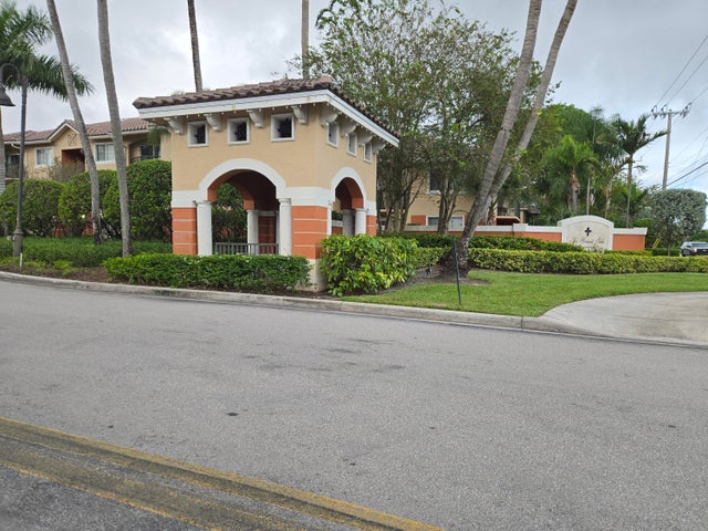 2 of 11 - 4179 N Haverhill Road #606, West Palm Beach, FL