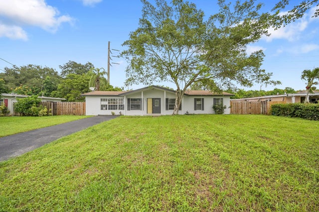 1 of 32 - 6952 Tradewind Way, Lake Worth, FL