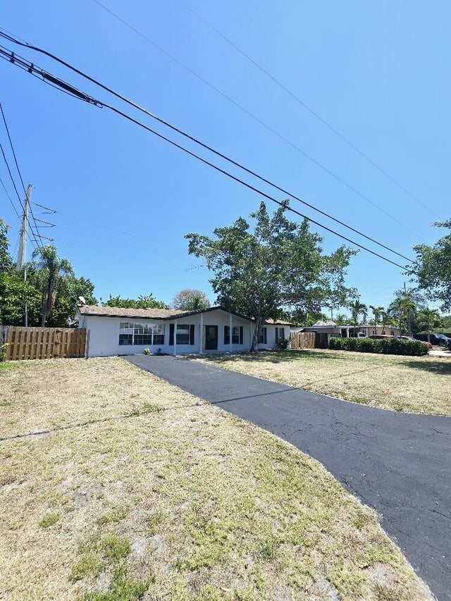 1 of 3 - 6952 Tradewind Way, Lake Worth, FL