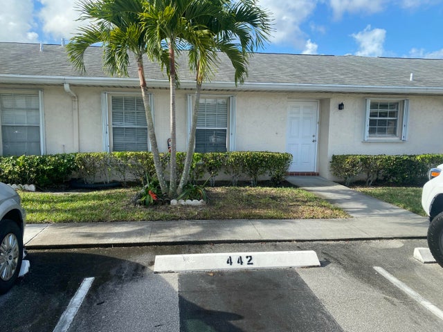 1 of 40 - 442 Franconia Circle, Lake Worth, FL