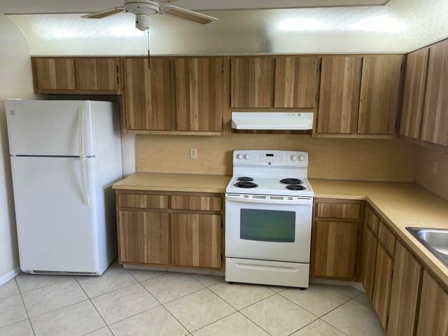 2 of 40 - 442 Franconia Circle, Lake Worth, FL