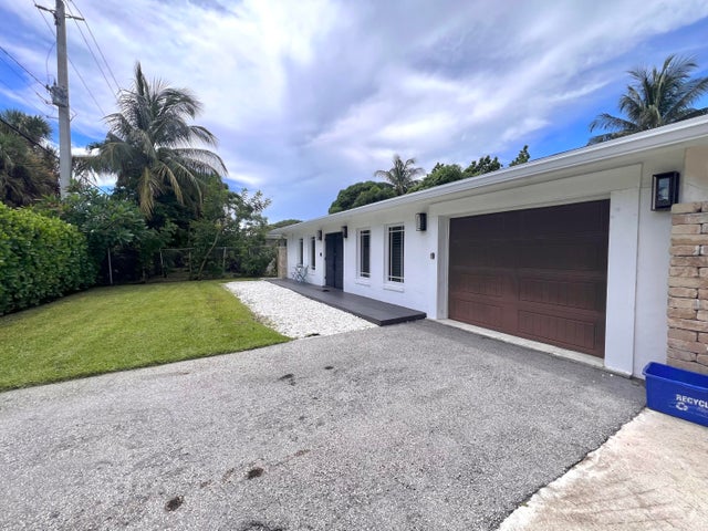 1 of 35 - 902 S Swinton Avenue, Delray Beach, FL