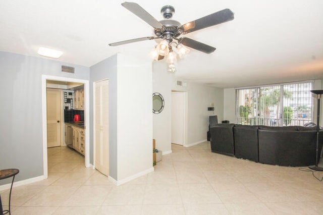 5 of 20 - 301 Croton Avenue #202, Lantana, FL