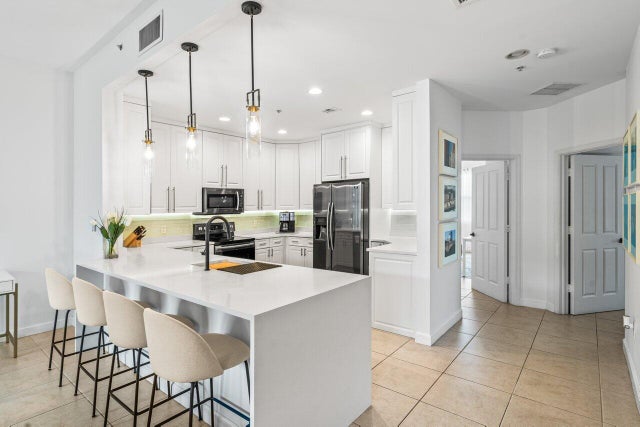 4 of 99 - 3940 N Flagler Drive #303, West Palm Beach, FL