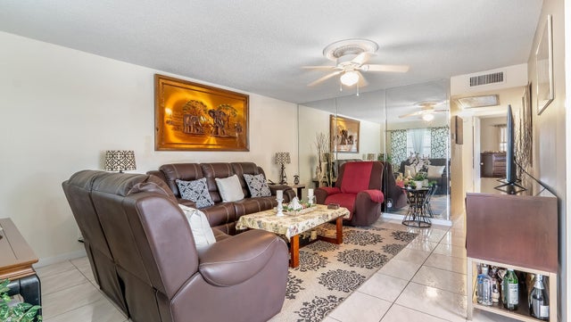 3 of 11 - 239 Windsor K, West Palm Beach, FL