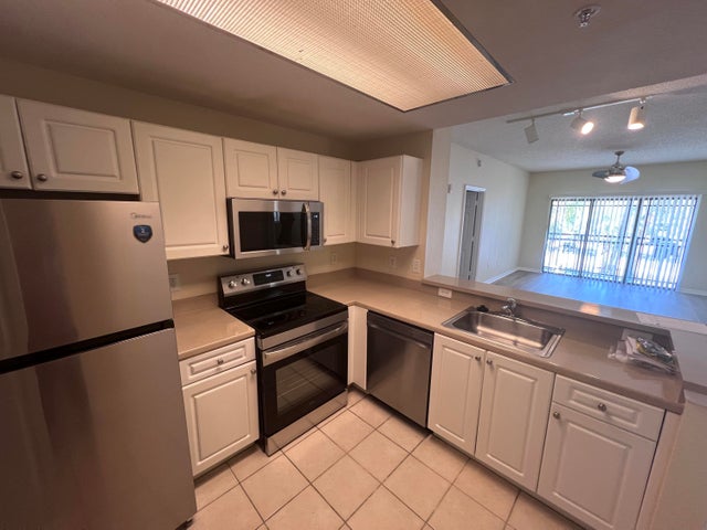 3 of 11 - 2808 Amalei Drive #101, Palm Beach Gardens, FL
