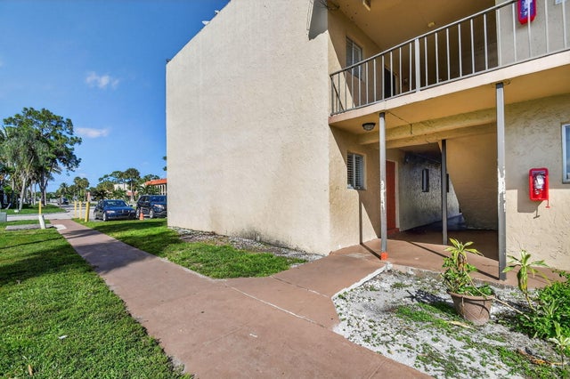 2 of 16 - 6100 Forest Hill Boulevard #107, West Palm Beach, FL