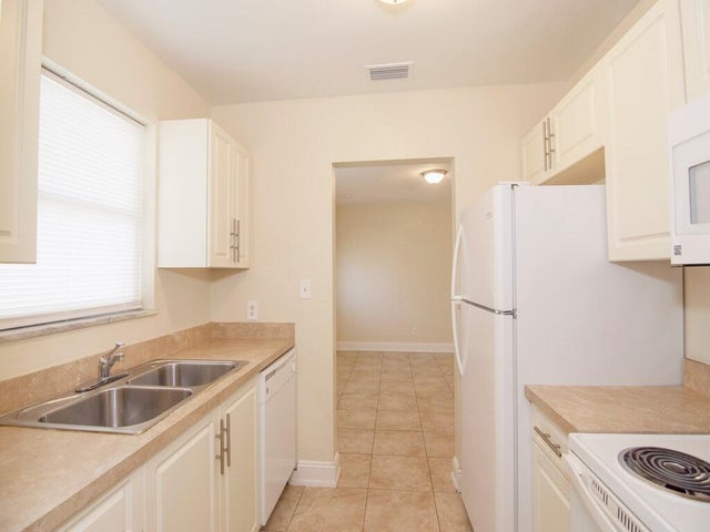4 of 34 - 104 Se El Sito Court, Port Saint Lucie, FL