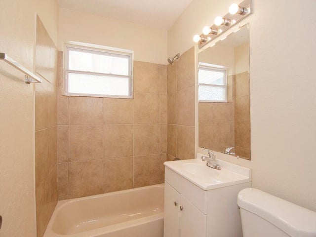 5 of 34 - 104 Se El Sito Court, Port Saint Lucie, FL