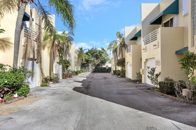 4 of 49 - 3213 Ne 16th Street #112, Pompano Beach, FL