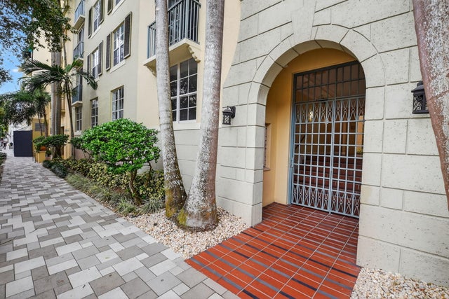 4 of 23 - 630 S Sapodilla Avenue #121, West Palm Beach, FL