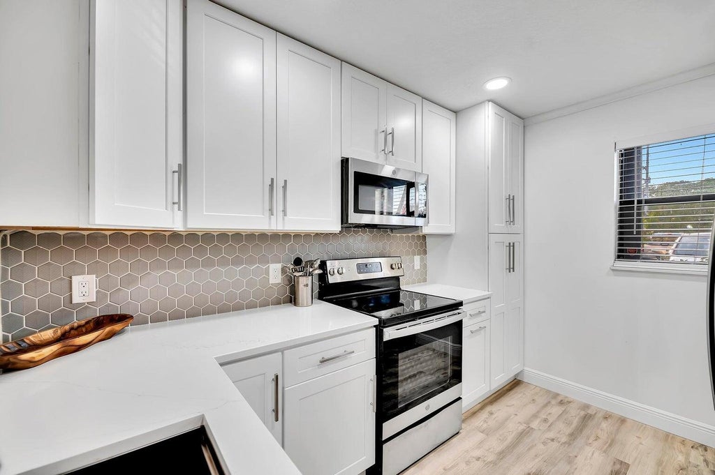 701 N Indian River Dr #105, Fort Pierce