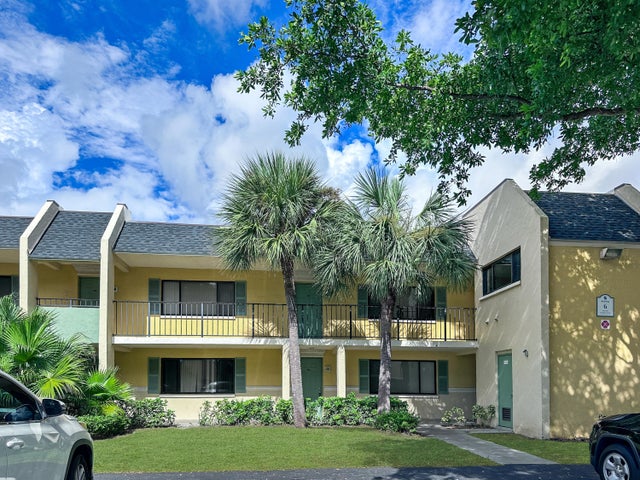 1 of 15 - 604 Meadows Circle #604, Boynton Beach, FL
