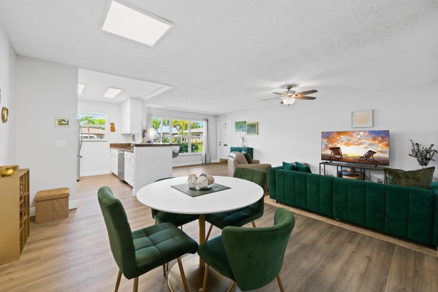 1 of 24 - 1025 S Dr #b, Delray Beach, FL