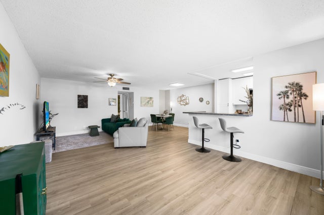 2 of 24 - 1025 S Dr #b, Delray Beach, FL