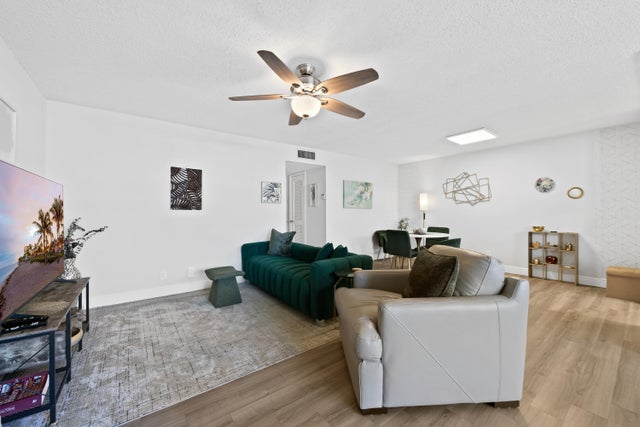 4 of 24 - 1025 S Dr #b, Delray Beach, FL