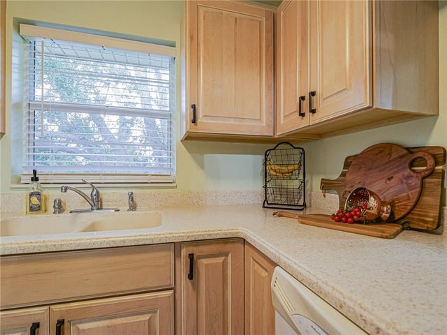 5 of 35 - 69 Royal Oak Court #207, Vero Beach, FL