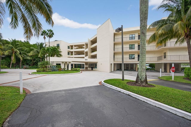 1 of 44 - 221 Ne Plantation Road #213, Stuart, FL