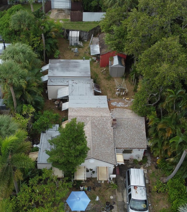 2 of 3 - 809 N Lakeside Drive, Lake Worth Beach, FL