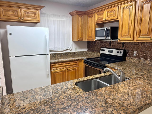 3 of 15 - 1525 Lake Crystal Drive #d, West Palm Beach, FL