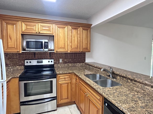 4 of 15 - 1525 Lake Crystal Drive #d, West Palm Beach, FL