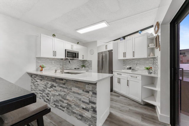 3807 Victoria Drive Ne #3807, West Palm Beach