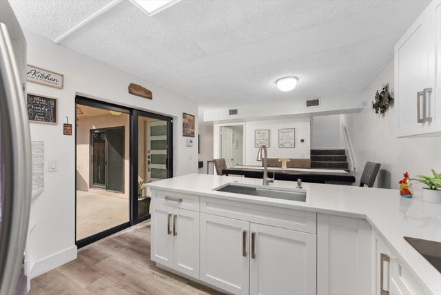 2 of 29 - 3807 Victoria Drive Ne #3807, West Palm Beach, FL