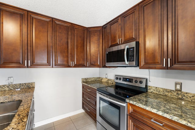 5 of 46 - 2410 24th Way, West Palm Beach, FL