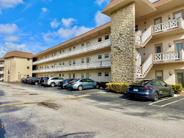 5181 W Oakland Park Blvd #212, Lauderdale Lakes