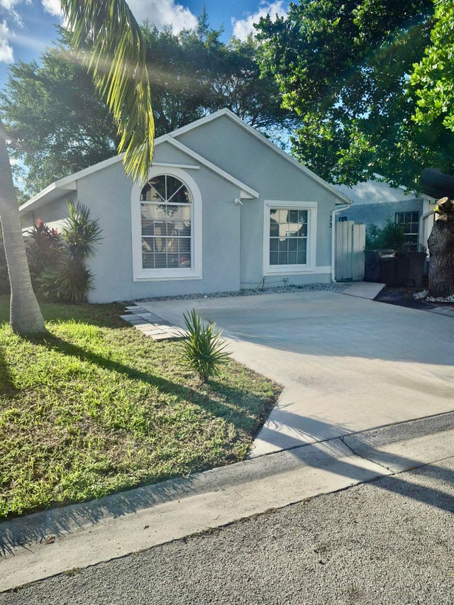 1 of 2 - 33 Plumage Lane, West Palm Beach, FL