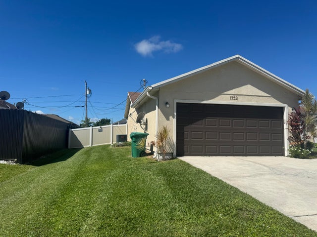 3 of 24 - 1752 Sw Bonanza Street, Port Saint Lucie, FL