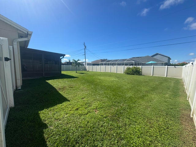 5 of 24 - 1752 Sw Bonanza Street, Port Saint Lucie, FL