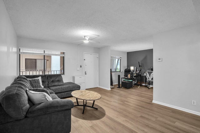 3 of 40 - 5190 Las Verdes Circle #214, Delray Beach, FL