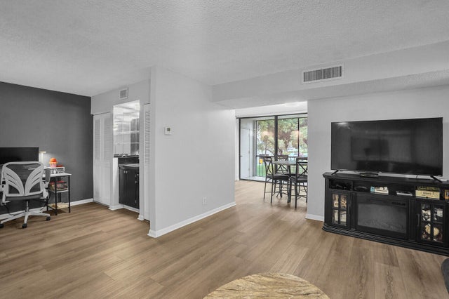 4 of 40 - 5190 Las Verdes Circle #214, Delray Beach, FL