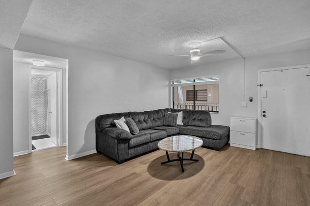 5 of 40 - 5190 Las Verdes Circle #214, Delray Beach, FL