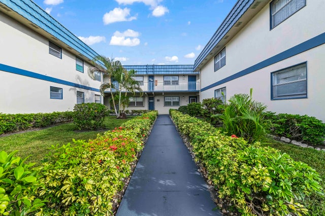 2 of 39 - 213 Brittany Drive E, Delray Beach, FL