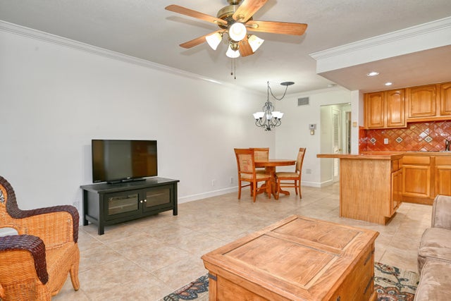 4 of 19 - 102 Coventry E #102, West Palm Beach, FL