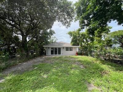2 of 3 - 828 S B Street, Lake Worth Beach, FL