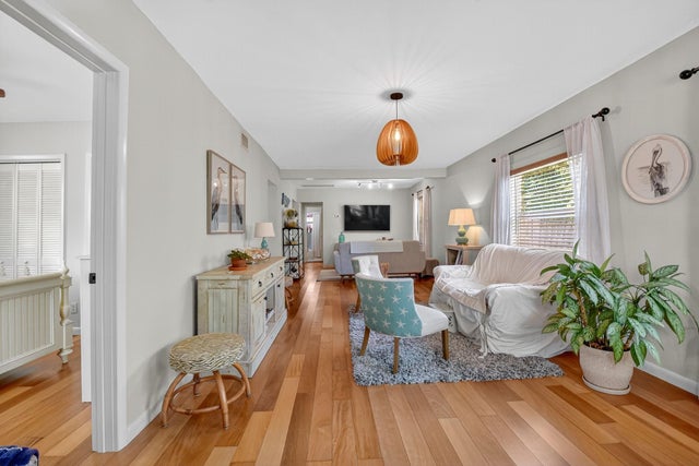 5 of 14 - 927 Mcintosh Street, West Palm Beach, FL